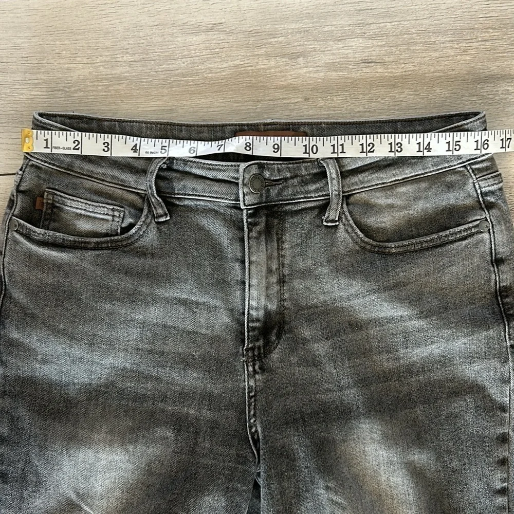 Judy Blue Slim Fit crop jeans in black wash size 31
